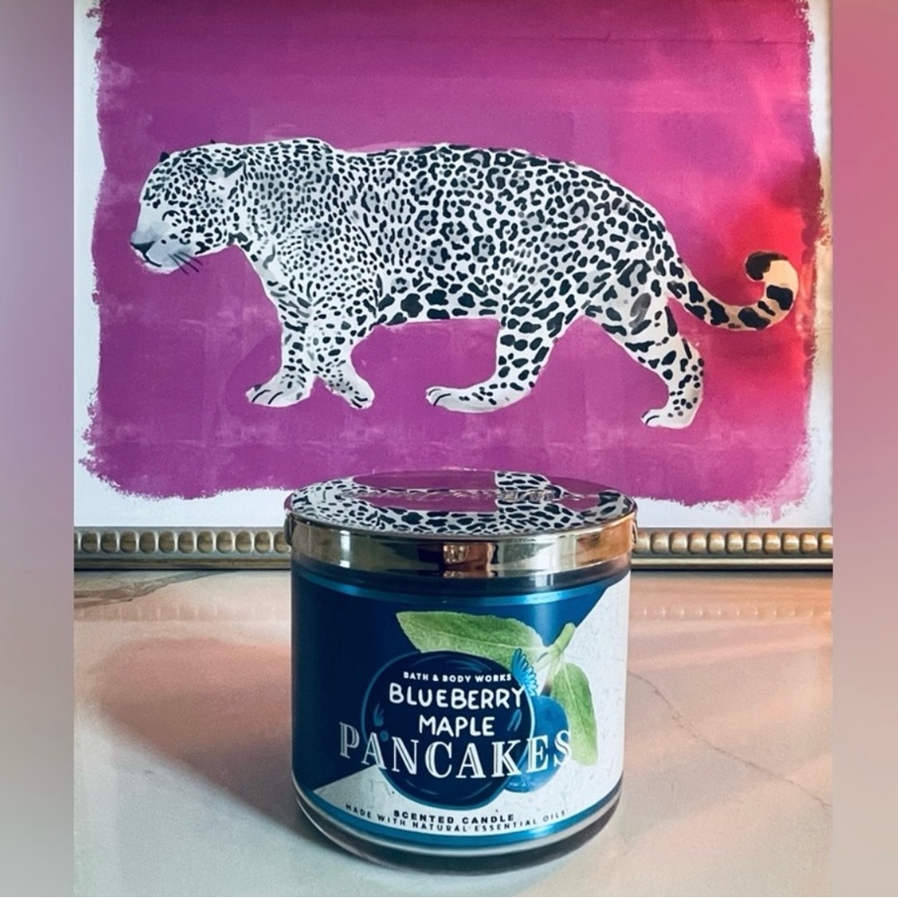 White Barn 3 wick Blueberry maple pancakes candle